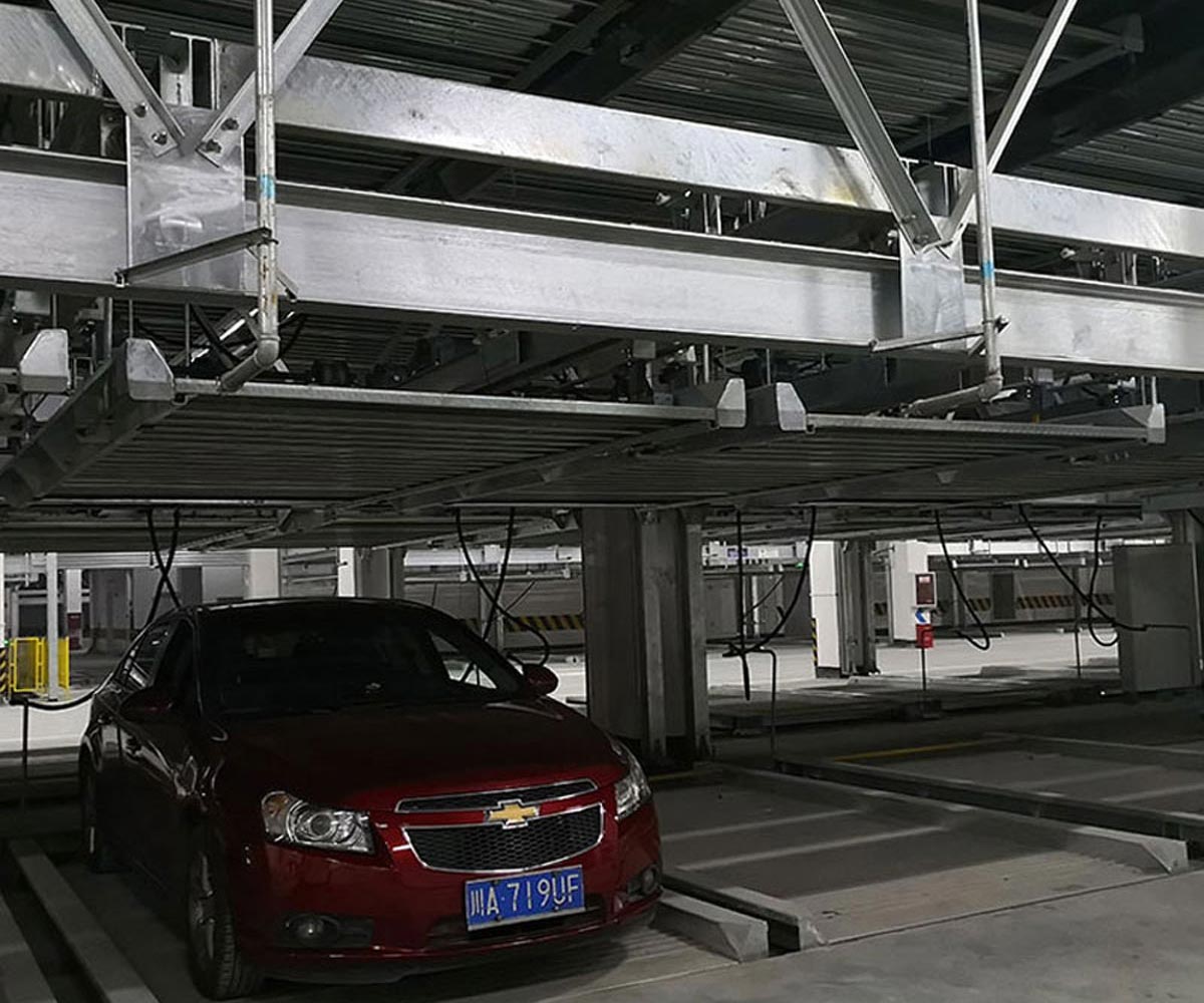 两柱简易式立体好色TV下载安装场拆除